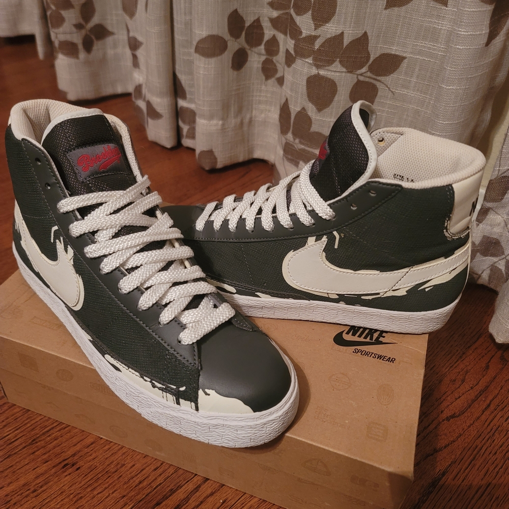 Vintage Jackie Robinson Nike Brooklyn Blazer Men's High-Top Sneakers